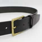guertel-schwarz-goldene-schnalle-herren-lederguertel-messing-guertelschnalle